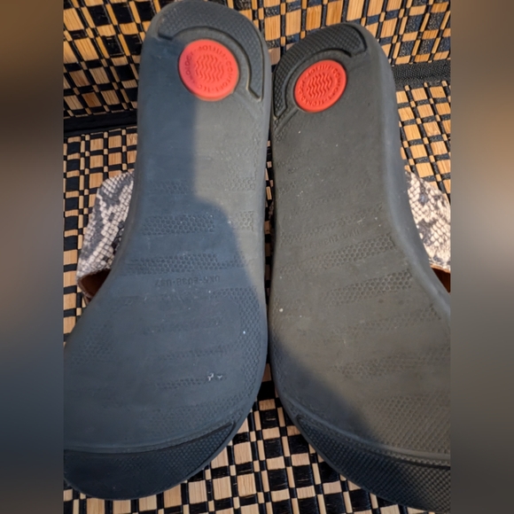 FitFlop snakeskin pattern sandal - Picture 3 of 4